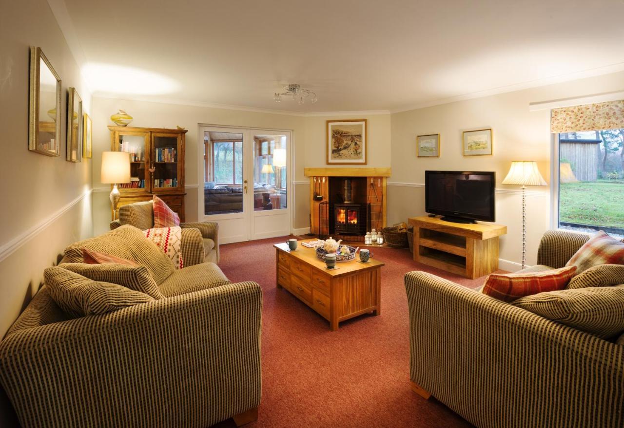 Glentruim Homestay B&B And Glamping Pods Newtonmore Exterior photo